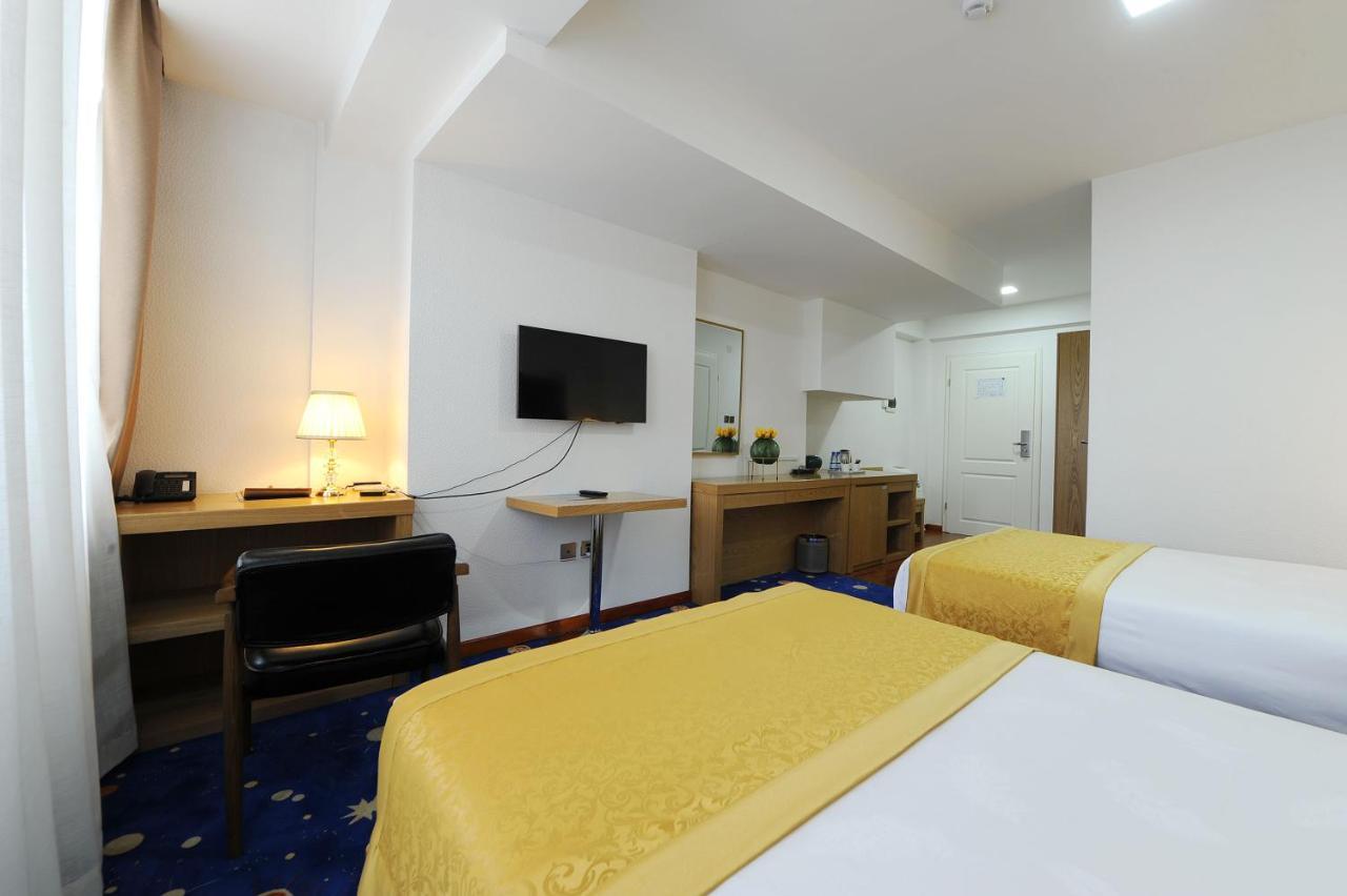 אולן בטור Ub Grand Hotel מראה חיצוני תמונה